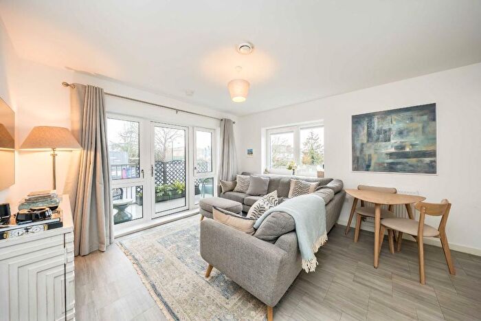 2 Bedroom Flat For Sale In Springfield Drive, Tooting, SW17