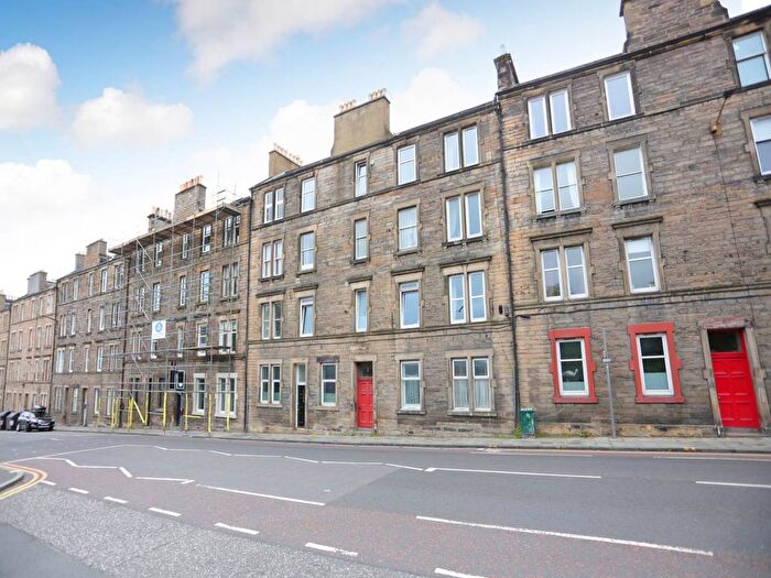 2 Bedroom Flat To Rent In Broughton Road, Edinburgh, EH7