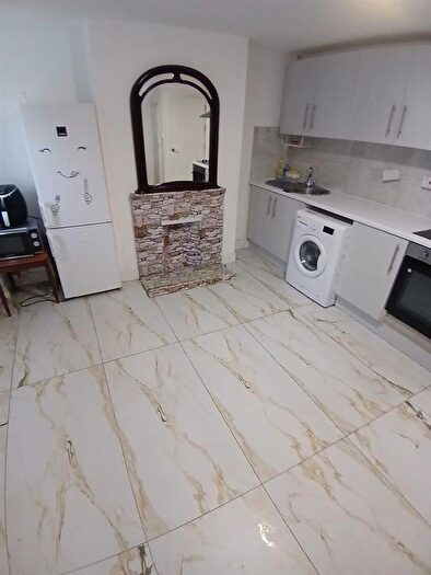 3 Bedroom Flat To Rent In Rubens Road, Northolt, UB5