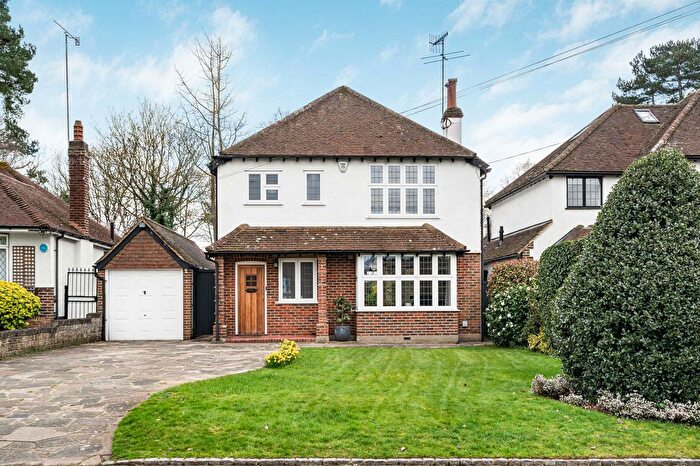 3 Bedroom Detached House For Sale In Barons Hurst, Epsom, KT18