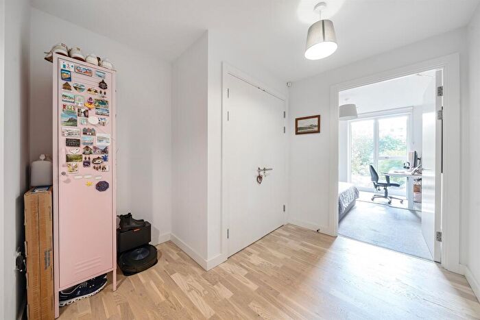 2 Bedroom Apartment For Sale In Heygate Street, London, SE17