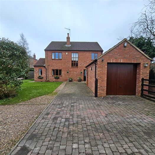 3 Bedroom Detached House For Sale In Chestnut Close, Weston, Newark, NG23