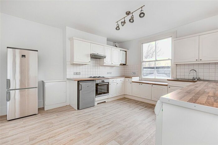 3 Bedroom Maisonette To Rent In Upper Richmond Road West, East Sheen, London, SW14