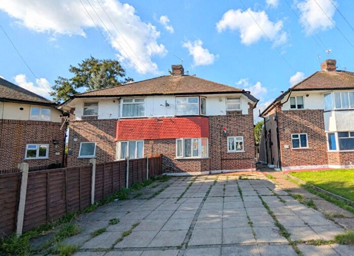 2 Bedroom Property To Rent In Elmcroft Close, Feltham, TW14
