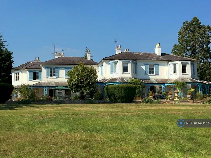 2 Bedroom Flat To Rent In Alderbourne Manor, Gerrards Cross, SL9