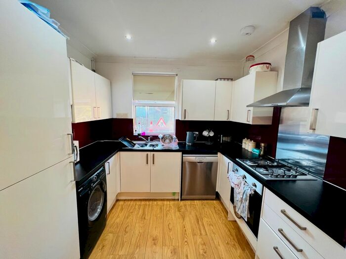 5 Bedroom Terraced House To Rent In Diana Street, Cardiff CF24
