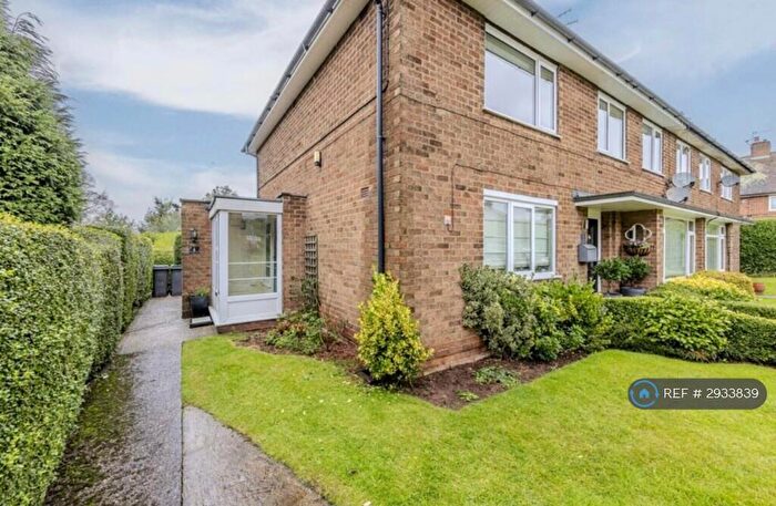 2 Bedroom Flat To Rent In Lowndes Close, Stoke-On-Trent, ST4