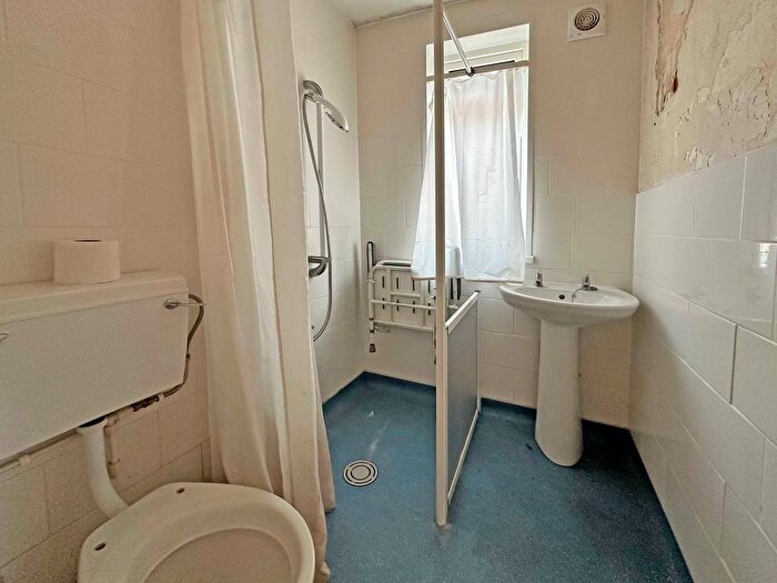 2 Bedroom Semi-Detached Bungalow For Sale In Summer Close, Exeter, EX4