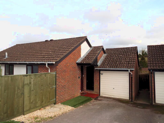 2 Bedroom Bungalow To Rent In Lowden Close, Winchester, SO22