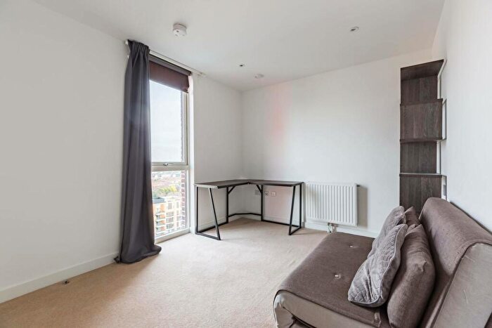 2 Bedroom Flat To Rent In Discovery Tower, Canning Town, London, E16