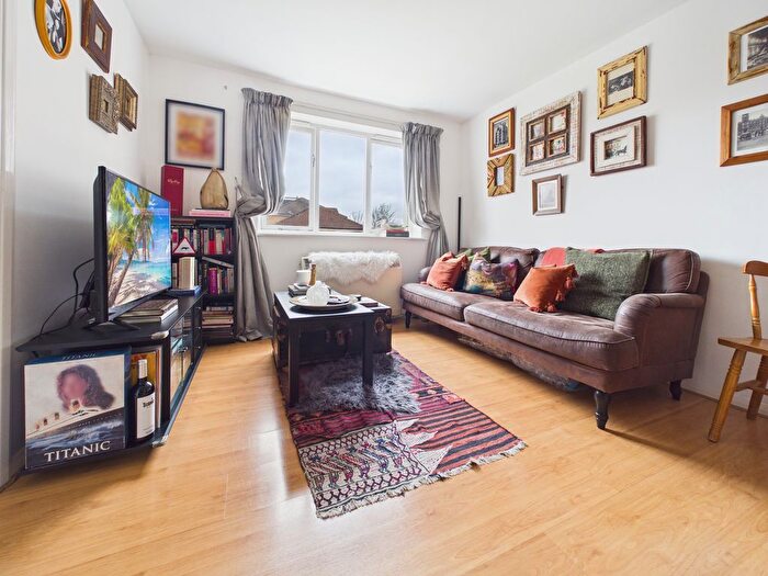 1 Bedroom Flat For Sale In Telegraph Place, London, E14