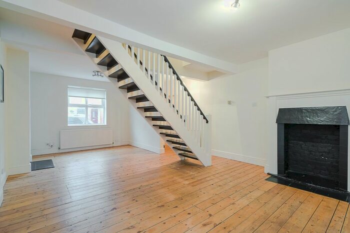 2 Bedroom Property For Sale In Hamilton Road, Twickenham, TW2