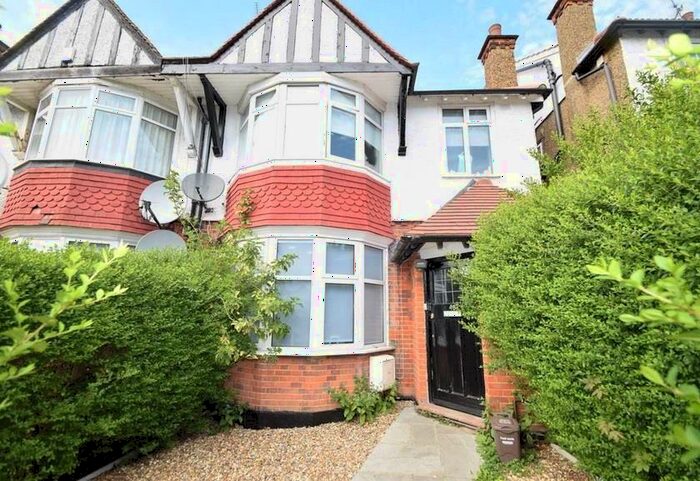 5 Bedroom Semi-Detached House To Rent In Temple Gardens, Temple Fortune, NW11