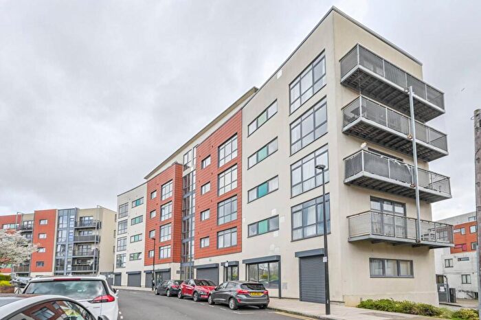 2 Bedroom Flat For Sale In Copenhagen Place, Limehouse, London, E14