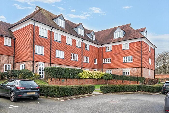 2 Bedroom Apartment For Sale In Elizabeth Drive, Banstead, SM7