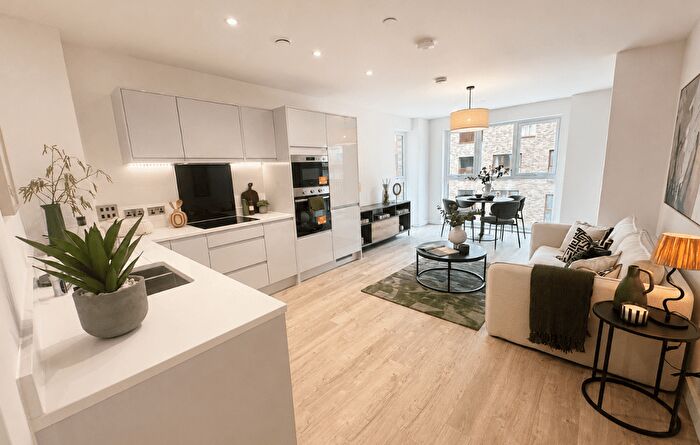 1 Bedroom Flat For Sale In High Street, Brentford, TW8