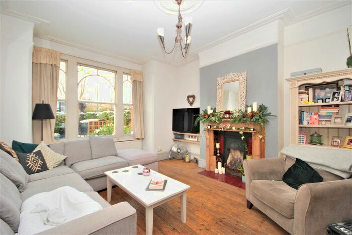 2 Bedroom Flat To Rent In Turney Road, London, SE21