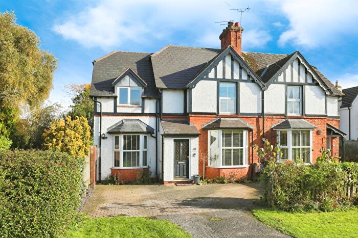 3 Bedroom Semi-Detached House For Sale In Kineton Road, Wellesbourne, Warwick, CV35