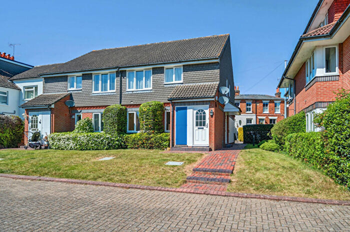 2 Bedroom Maisonette For Sale In Guildford Road, Farnham, Surrey, GU9
