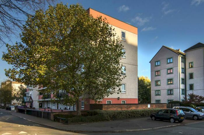 3 Bedroom Flat To Rent In Limborough House, Thomas Road, London, E14