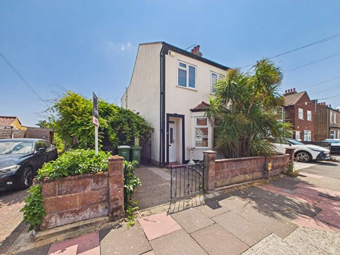 3 Bedroom Detached House For Sale In Sidcup, Kent, DA15