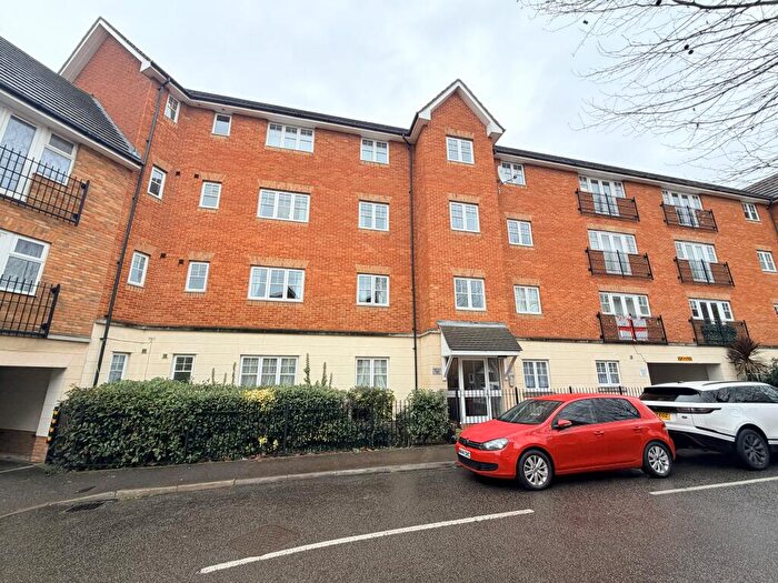 3 Bedroom Flat For Sale In Caspian Way, Purfleet On Thames, RM19