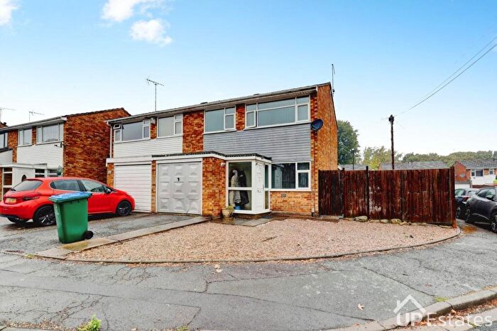3 Bedroom Semi Detached House For Sale In Bredon Avenue, Binley, Coventry, CV3