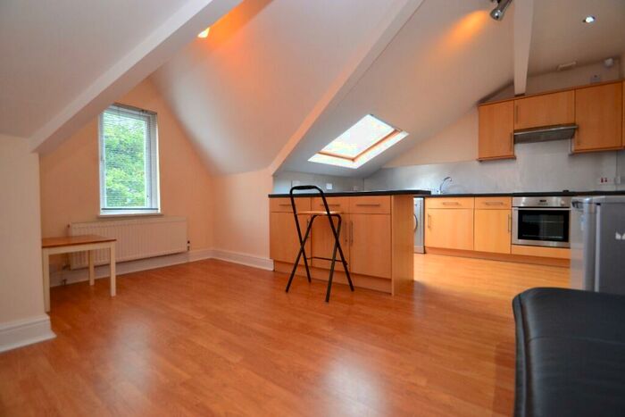 1 Bedroom Flat To Rent In Brookfield Avenue, Leeds, LS8