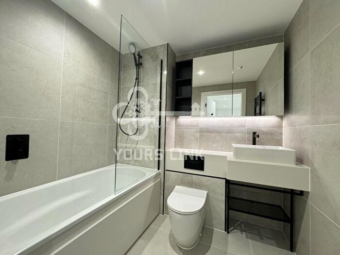 1 Bedroom Flat To Rent In Scarlet Court, London, N4