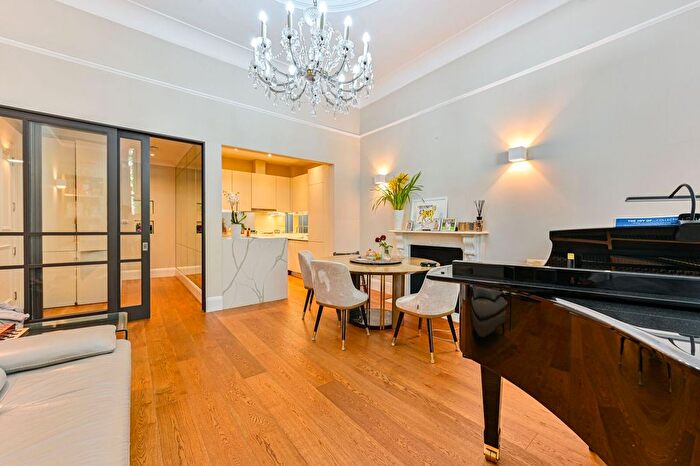 3 Bedroom Flat To Rent In Cromwell Road, Kensington, London, SW5