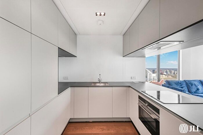 2 Bedroom Flat To Rent In Amory Tower, Marsh Wall, E14