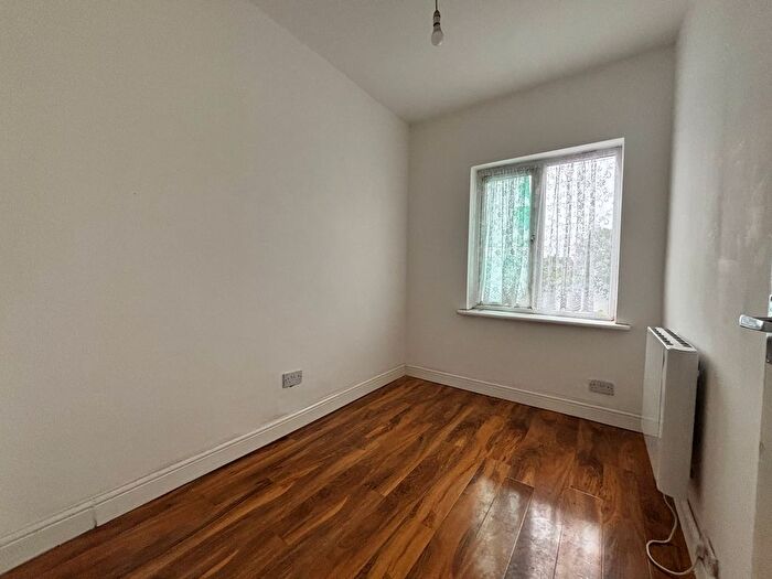 2 Bedroom Flat To Rent In Blakenall Lane, Walsall, WS3