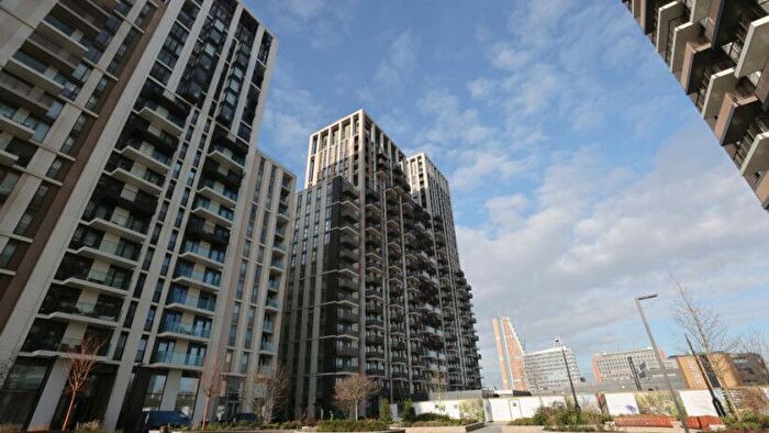 2 Bedroom Flat For Sale In Fountain Park Way, London, W12