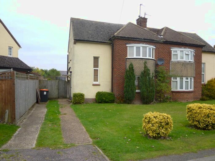 4 Bedroom Semi-Detached House To Rent In Dunstable, Luton, LU6