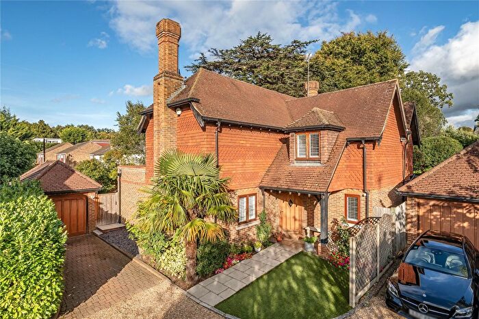 4 Bedroom Detached House For Sale In Pine Grove, Weybridge, KT13