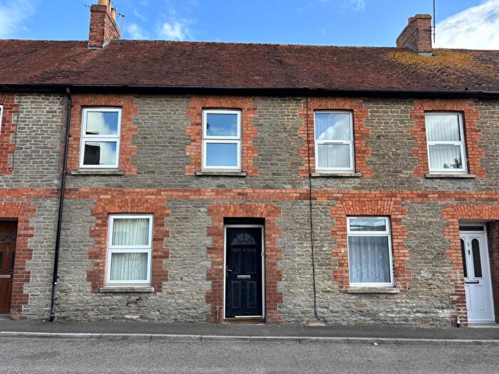 3 Bedroom Terraced House For Sale In Station Road, Wincanton, BA9