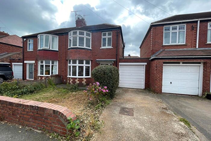 3 Bedroom Semi-Detached House For Sale In Selwyn Avenue, West Monkseaton, Whitley Bay, NE25