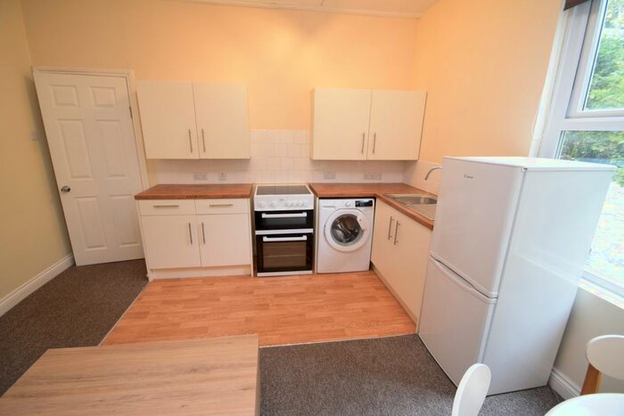 2 Bedroom Flat To Rent In High Street, Falmouth, TR11