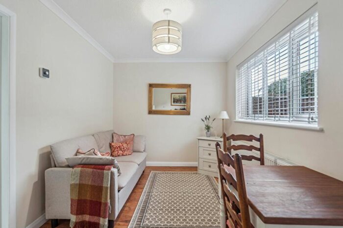 1 Bedroom Cottage For Sale In Jennings Field, Flackwell Heath, HP10