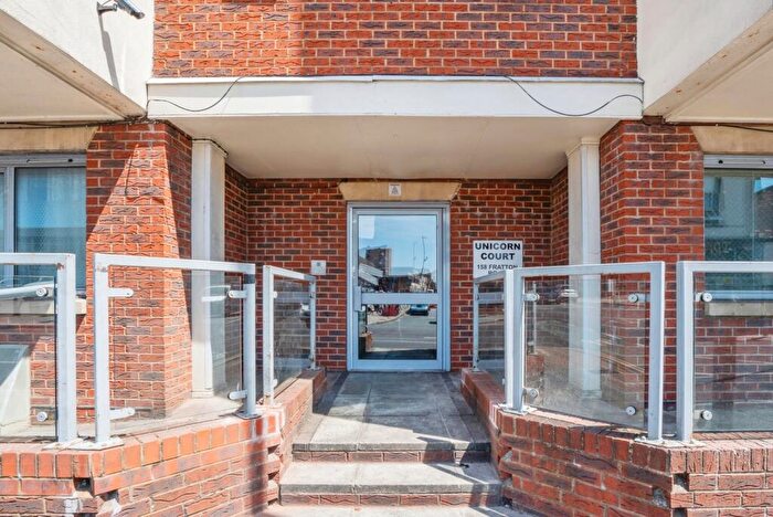 2 Bedroom Flat For Sale In Fratton Road, Portsmouth, Hampshire, PO1