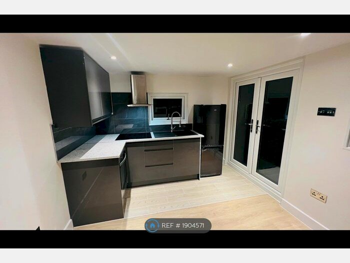 Studio To Rent In Walnut Close, Eastleigh, SO53