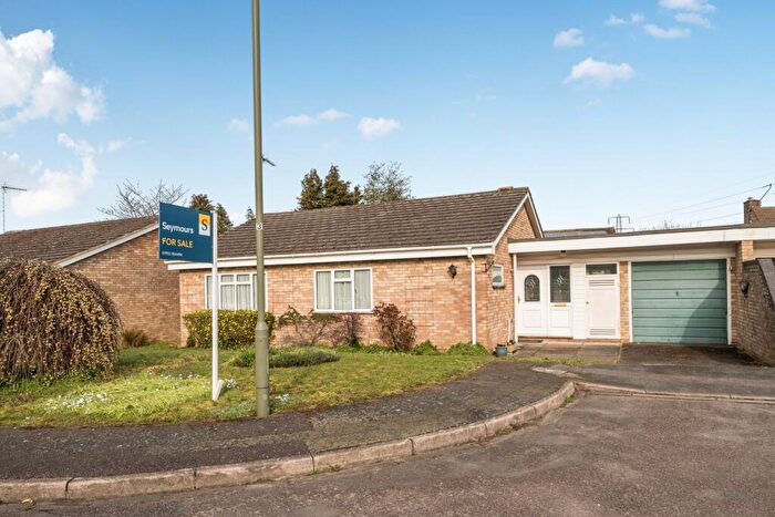 3 Bedroom Detached House For Sale In Elmtree Close, Byfleet, Surrey, KT14