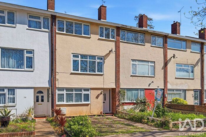 3 Bedroom Terraced House For Sale In The Gore, Basildon, SS14
