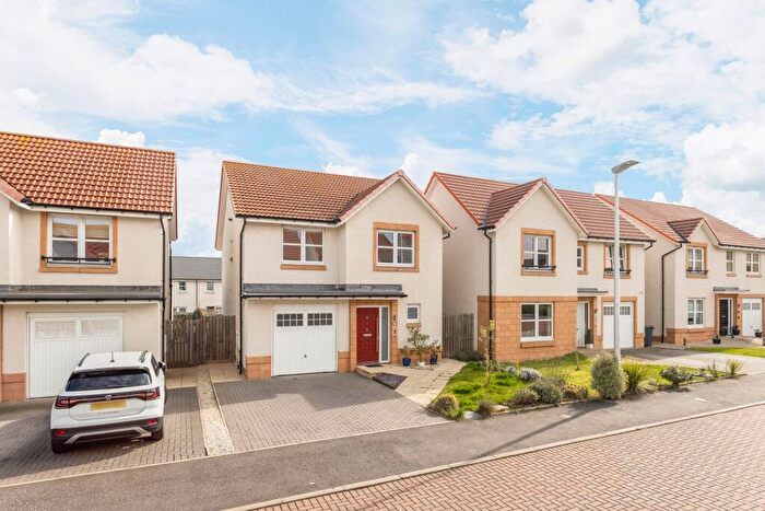 4 Bedroom Detached House For Sale In Longwall Crescent, Newcraighall, EH21