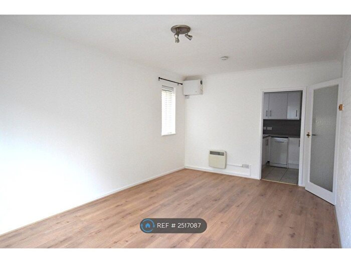 1 Bedroom Flat To Rent In Pottersfield, Enfield, EN1