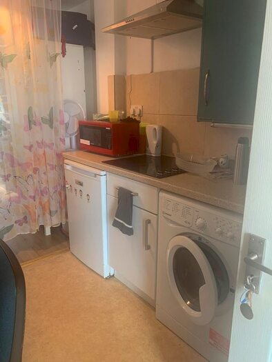 Studio To Rent In Brook Avenue, Edgware, HA8