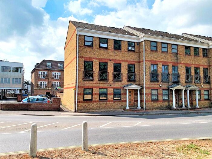 1 Bedroom Flat For Sale In High Street, Aldershot, Hampshire, GU11
