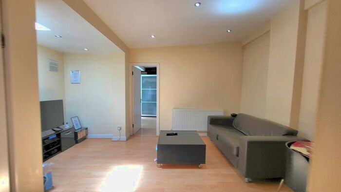 1 Bedroom Flat To Rent In Kimber Road, Wandsworth, SW18