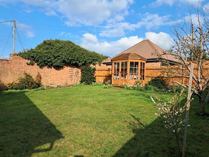 3 Bedroom Detached Bungalow For Sale In Wellhurst Close, Orpington, BR6