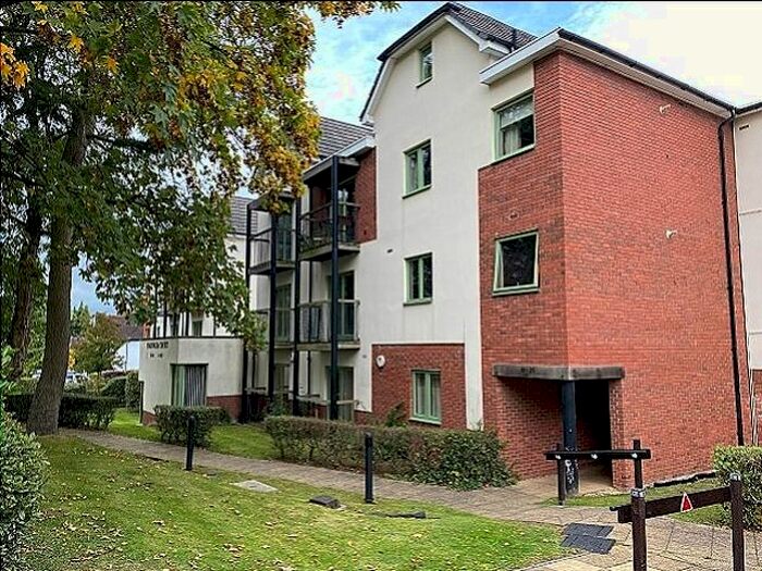 Flats to rent in Warstones Gardens, Wolverhampton, WV4